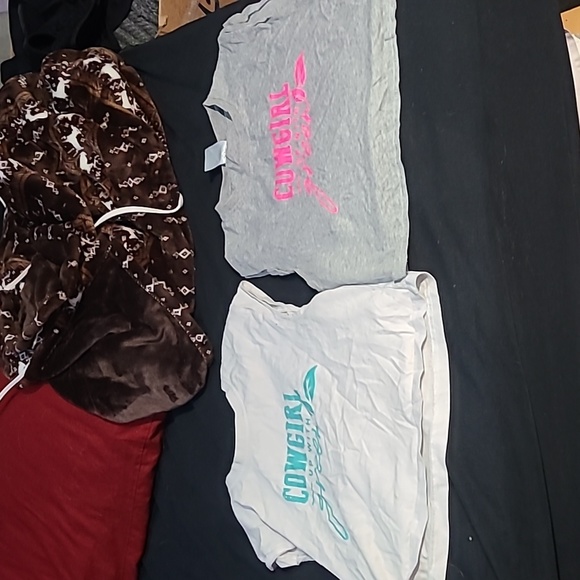 cowgirl up with green crop tops - Picture 1 of 1